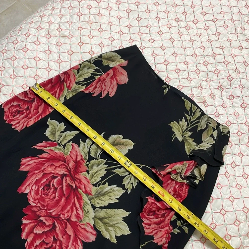 Due per Due silk ruffled dark floral skirt